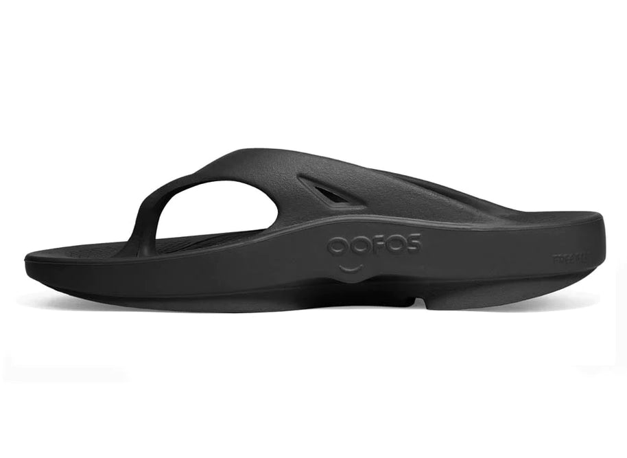 OOriginal - Unisex by Oofos in black with OOfoam recovery technology, lightweight slides designed for comfort and post-run recovery