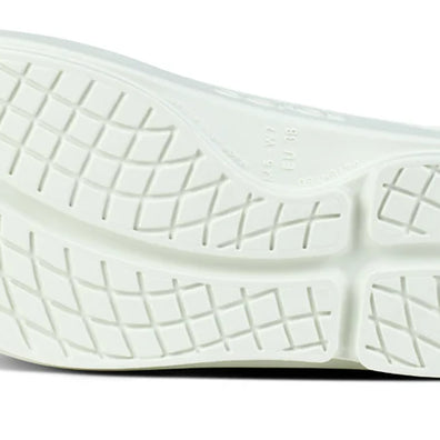 OOriginal - Unisex by Oofos in white with OOfoam recovery technology, lightweight slides ideal for post-running comfort and recovery