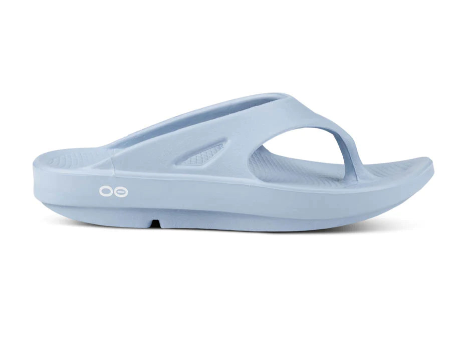 OOriginal - Unisex by Oofos in light blue with OOfoam recovery technology, lightweight slides ideal for post-run recovery and comfort