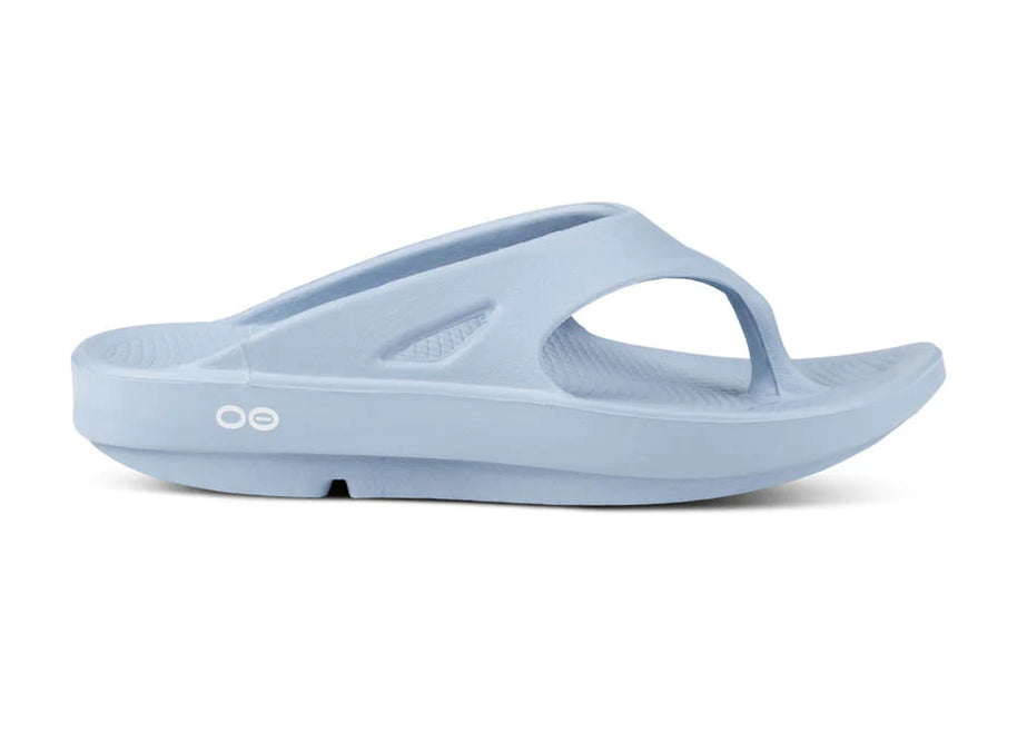 OOriginal - Unisex by Oofos in light blue with OOfoam recovery technology, lightweight slides ideal for post-run recovery and comfort
