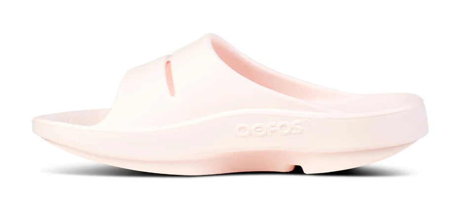 OOahh - Unisex by Oofos in light pink with OOfoam strap for impact absorption and support, ideal for recovery and casual wear