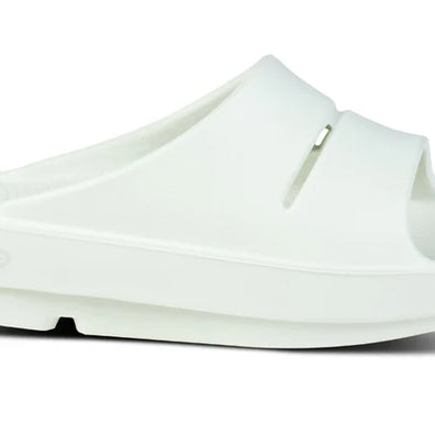 OOahh - Unisex by Oofos in white with agile OOfoam strap for impact absorption and comfort, ideal for recovery and casual wear