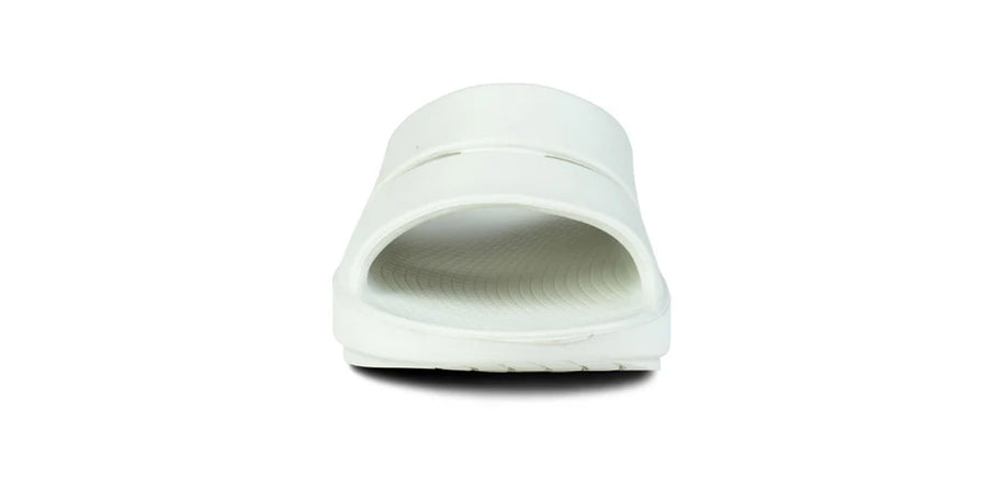 OOahh - Unisex by Oofos in white with agile OOfoam strap for superior impact absorption and enhanced comfort in slides