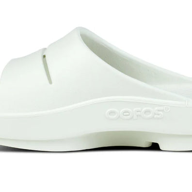 OOahh - Unisex by Oofos in white slide with agile OOfoam strap, impact-absorbing footbed for comfort and support, ideal for recovery and casual wear