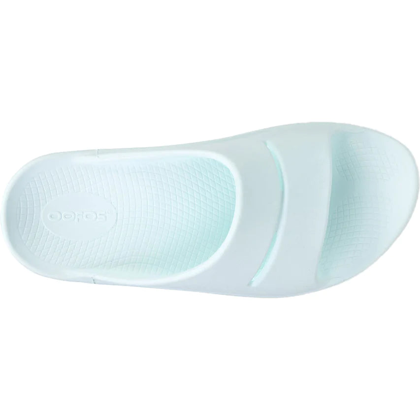 OOahh - Unisex by Oofos in light blue with OOfoam strap for impact absorption and comfort, ideal for recovery and casual wear