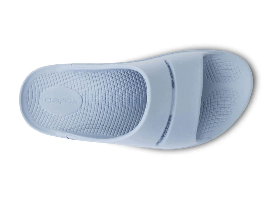 OOahh - Unisex by Oofos in light blue with OOfoam strap for extra support, impact absorption and comfort, ideal for recovery and casual wear
