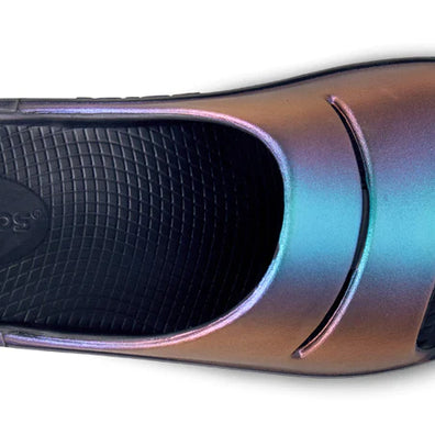 OOahh Luxe - Women by Oofos in iridescent colors with agile OOfoam strap for comfort and support, ideal for recovery and casual wear