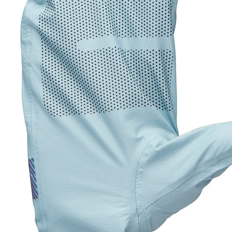 UL Overmitts by Black Diamond in light blue, lightweight waterproof gloves with breathable recycled nylon for ultralight hiking and running
