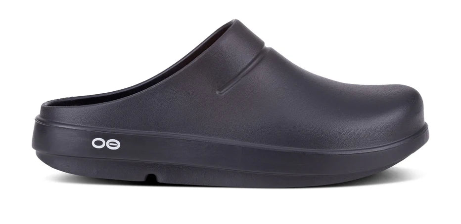 OOcloog - Unisex by Oofos in black, versatile clog with OOfoam technology for impact absorption and all-day comfort.