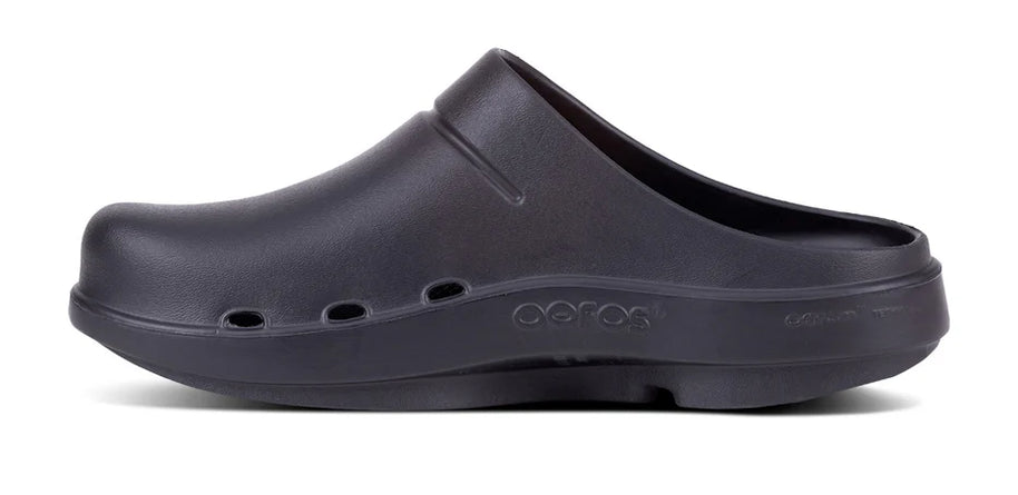 OOcloog - Unisex by Oofos in black versatile clog with OOfoam impact absorption for all-day comfort in work and leisure use