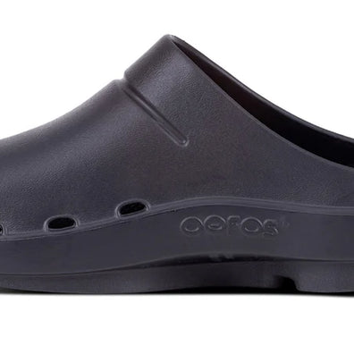 OOcloog - Unisex by Oofos in black versatile clog with OOfoam impact absorption for all-day comfort in work and leisure use