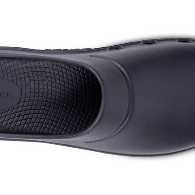 OOcloog - Unisex in black by Oofos featuring OOfoam technology for 37% more impact absorption, ideal for all-day comfort and stress relief