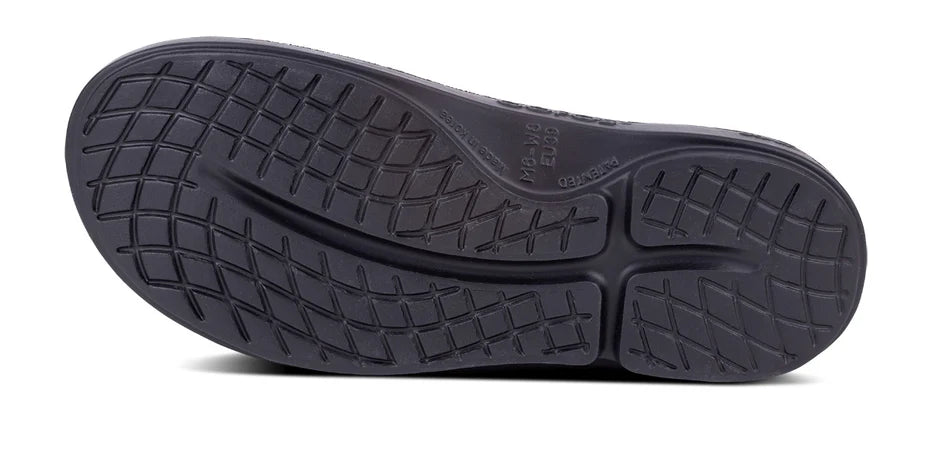 OOcloog - Unisex by Oofos in black outsole with OOfoam impact absorption and patented footbed for all-day comfort and stress relief