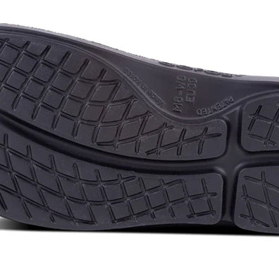 OOcloog - Unisex by Oofos in black outsole with OOfoam impact absorption and patented footbed for all-day comfort and stress relief