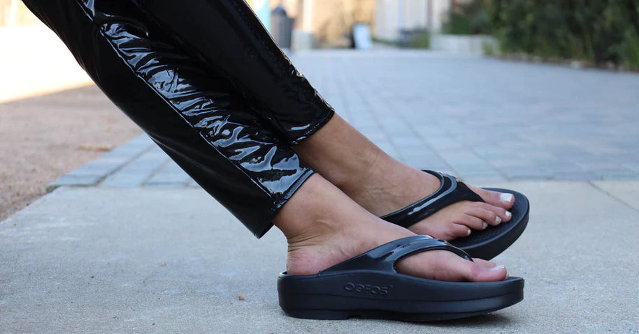 Oomega Oolala - Women by Oofos in black comfortable recovery sandal with OOfoam technology and patented footbed for active use