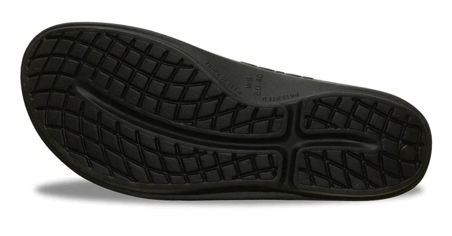 OOlala Luxe - Women by Oofos in black with patented OOfoam sole, lightweight slide sandal with cushioned footbed for all-day comfort and style