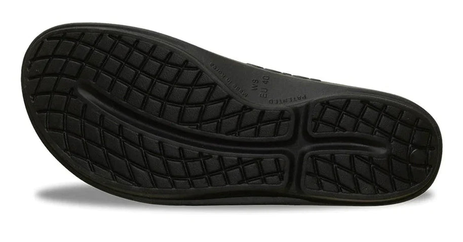 OOlala Luxe - Women by Oofos in black with patented OOfoam sole, lightweight slide sandal with cushioned footbed for all-day comfort and style