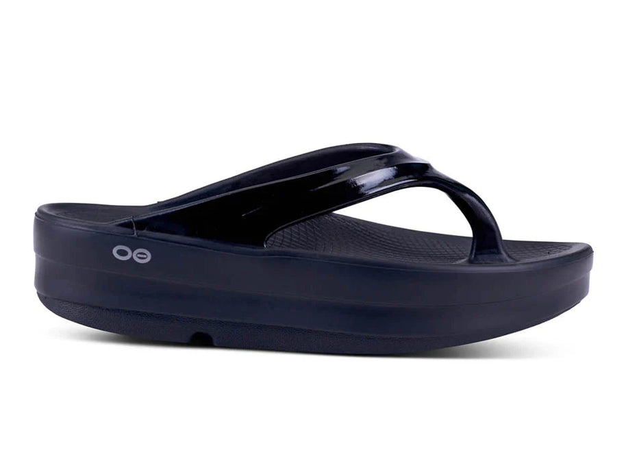 Oomega Oolala - Women by Oofos in black, recovery sandal with OOfoam™ technology and patented footbed for comfort and active use