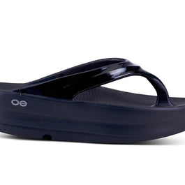 Oomega Oolala - Women by Oofos in black, recovery sandal with OOfoam™ technology and patented footbed for comfort and active use