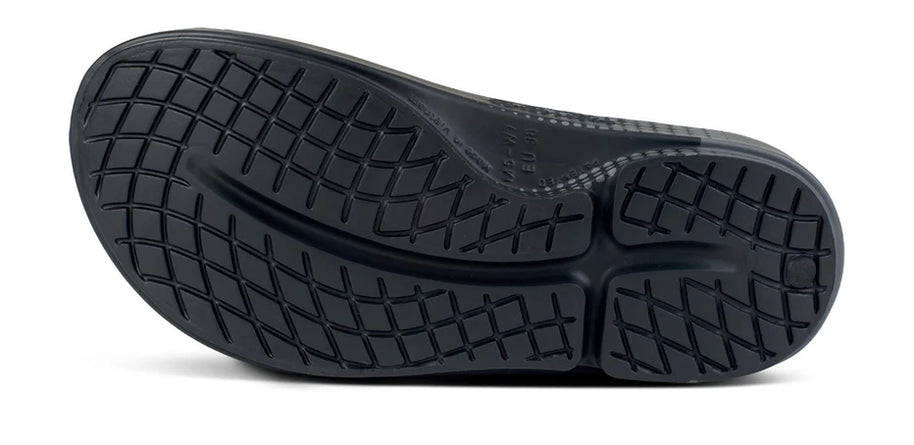 OOahh Sport - Unisex by Oofos in black outsole featuring OOfoam strap for added support and comfort, ideal for recovery and everyday use
