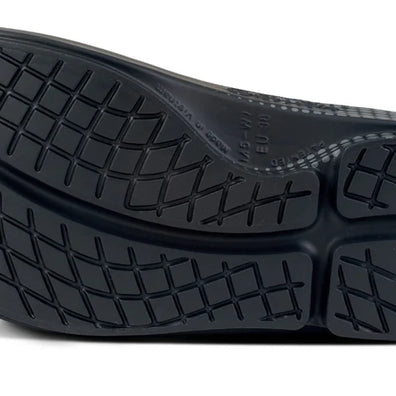 OOahh Sport - Unisex by Oofos in black outsole featuring OOfoam strap for added support and comfort, ideal for recovery and everyday use