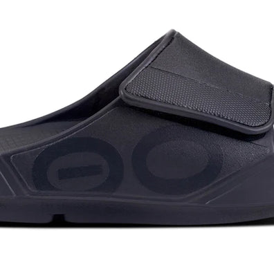 OOahh Sport Flex - Unisex by Oofos in black with agile OOfoam™ adjustable strap for comfort and support in casual outdoor use