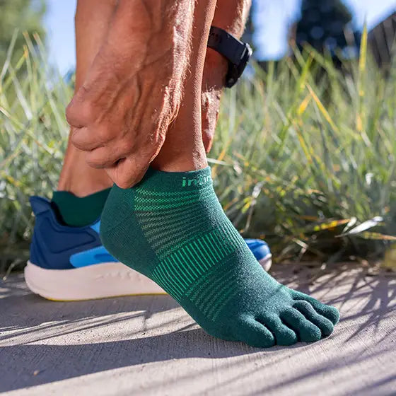 Injinji Run Lightweight No-Show - Unisex green five-toe socks designed for running with blister prevention and lightweight performance features
