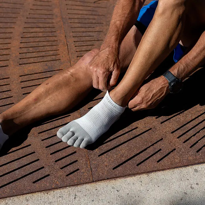 Injinji Run Lightweight No-Show - Unisex white five-toe socks designed for running with minimal bulk and blister prevention