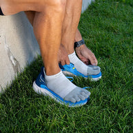 Injinji Run Lightweight No-Show - Unisex grey five-toe socks designed for blister-free running on all surfaces in a lightweight no-show style