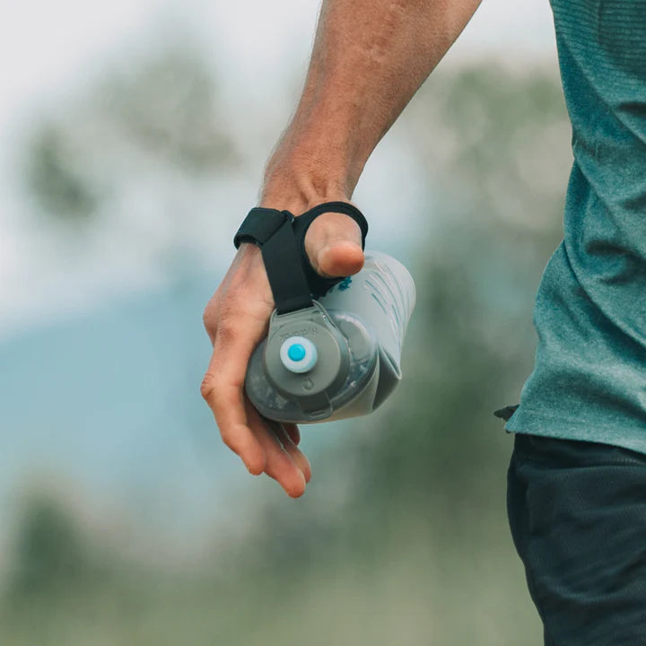 SkyFlask IT Speed 500 ml by Hydrapak in light grey with IsoBound technology, insulated for cold hydration on the go