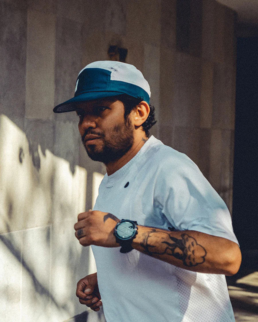 GOCap Carbon - Speed Play by Ciele in blue and white with carbon fibers for temperature regulation and odor control, ideal for running