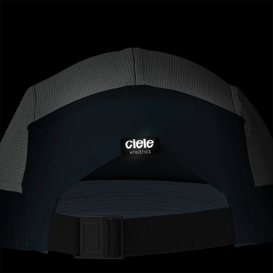 GOCap Carbon - Speed Play by Ciele in black and grey with carbon fiber COOLmatic|EXP for temperature and odor control, ideal for running