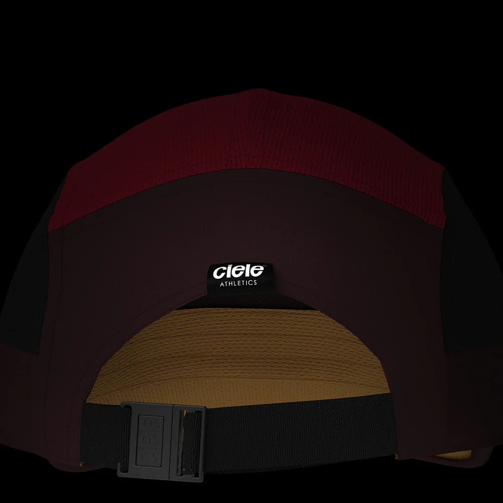GOCap SC - Iconic Pyramid by Ciele in dark red and black with SOFTcurve brim for long-distance running comfort and sun protection