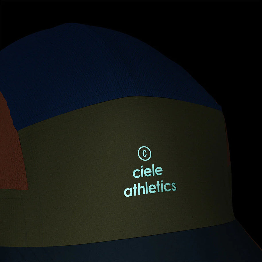 GOCap SC - Iconic Pyramid by Ciele in navy and olive with SOFTcurve brim for long-distance comfort and sun protection, ideal for running