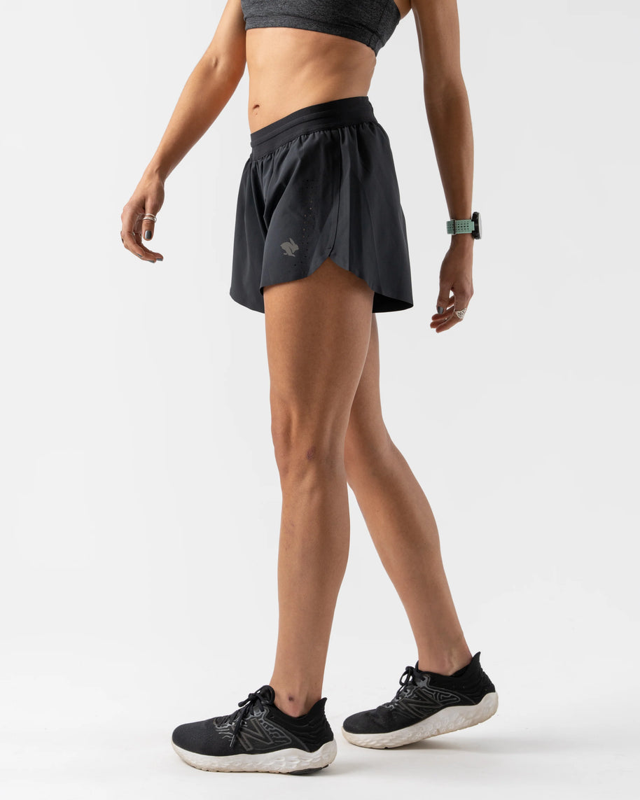 Fuel 'N Fly 4 - Women by Rabbit in black running shorts with five pockets, peppermint fabric, designed for long runs and outdoor use