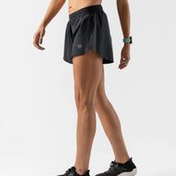Fuel 'N Fly 4 - Women by Rabbit in black running shorts with five pockets, peppermint fabric, designed for long runs and outdoor use