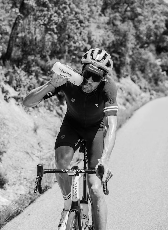 Drink Mix 320 Caf 100 by Maurten in white bottle, caffeine and hydration mix designed for endurance running and athletic performance