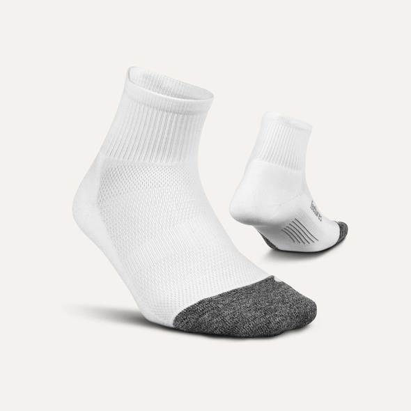 Elite Light Cushion Quarter by Feetures in white and grey, anatomically designed socks with targeted compression for running and daily use