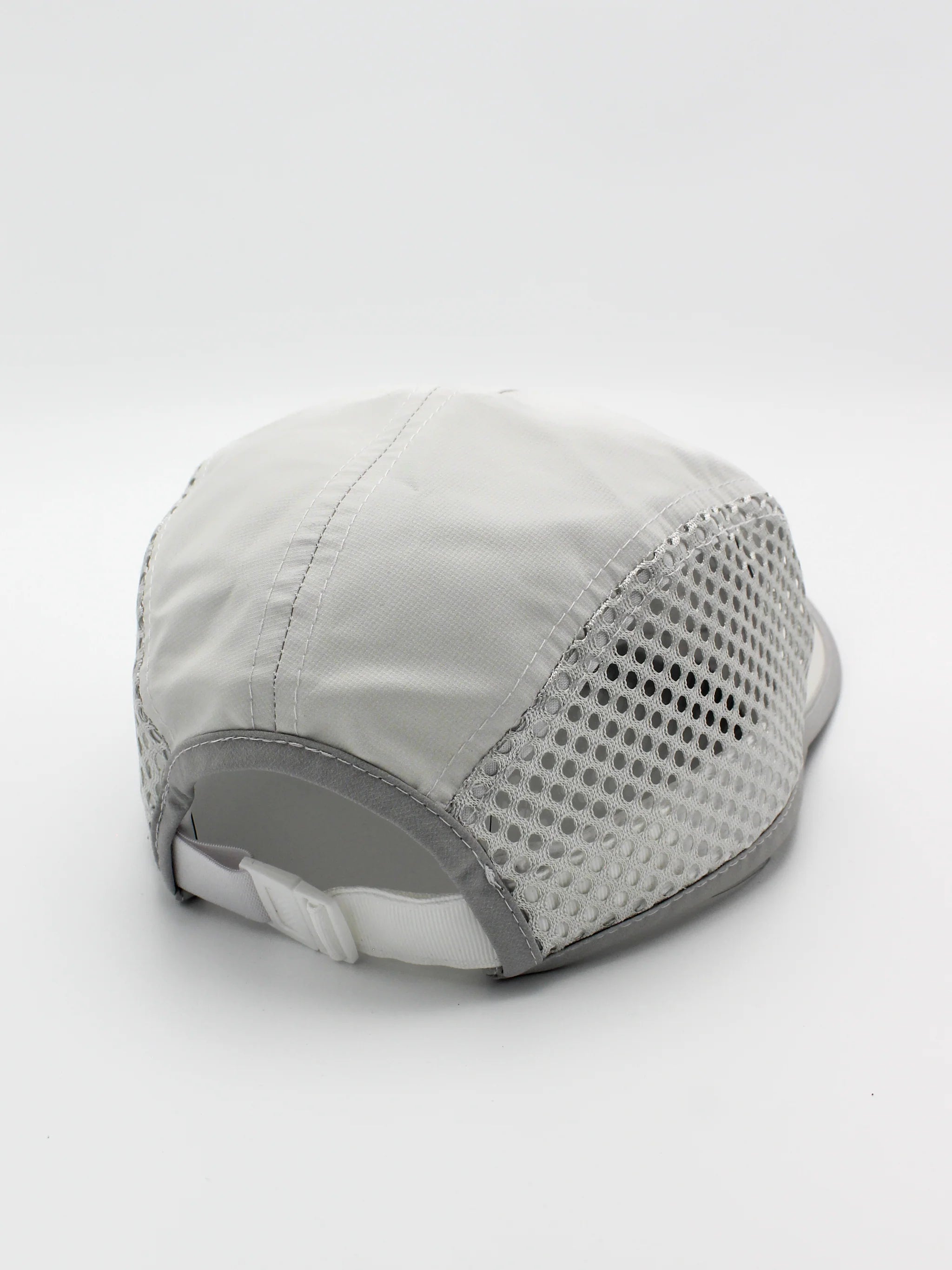 Run Hat Vent Mesh by Rabbit in light grey and white with ventilated mesh panels, lightweight polyester for cooling during running and outdoor use
