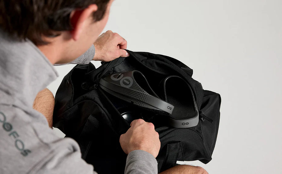 OOahh Sport - Unisex by Oofos in black and grey with agile OOfoam strap for support and comfort, ideal for recovery and casual use