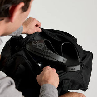 OOahh Sport - Unisex by Oofos in black and grey with agile OOfoam strap for support and comfort, ideal for recovery and casual use