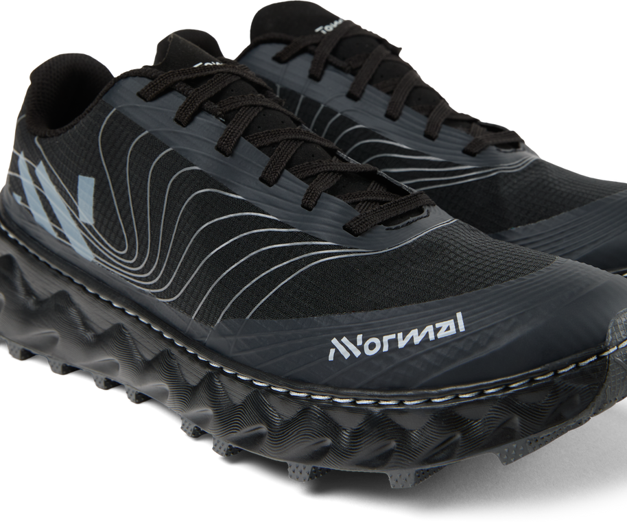 Tomir 2.0 - Unisex by NNormal in black with wave design, versatile comfortable trail shoe ideal for running and outdoor use