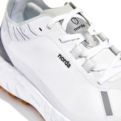 001 Core - Women by Norda in white and grey with seamless Bio-Dyneema upper and Vibram sole, lightweight for trail running and outdoor use