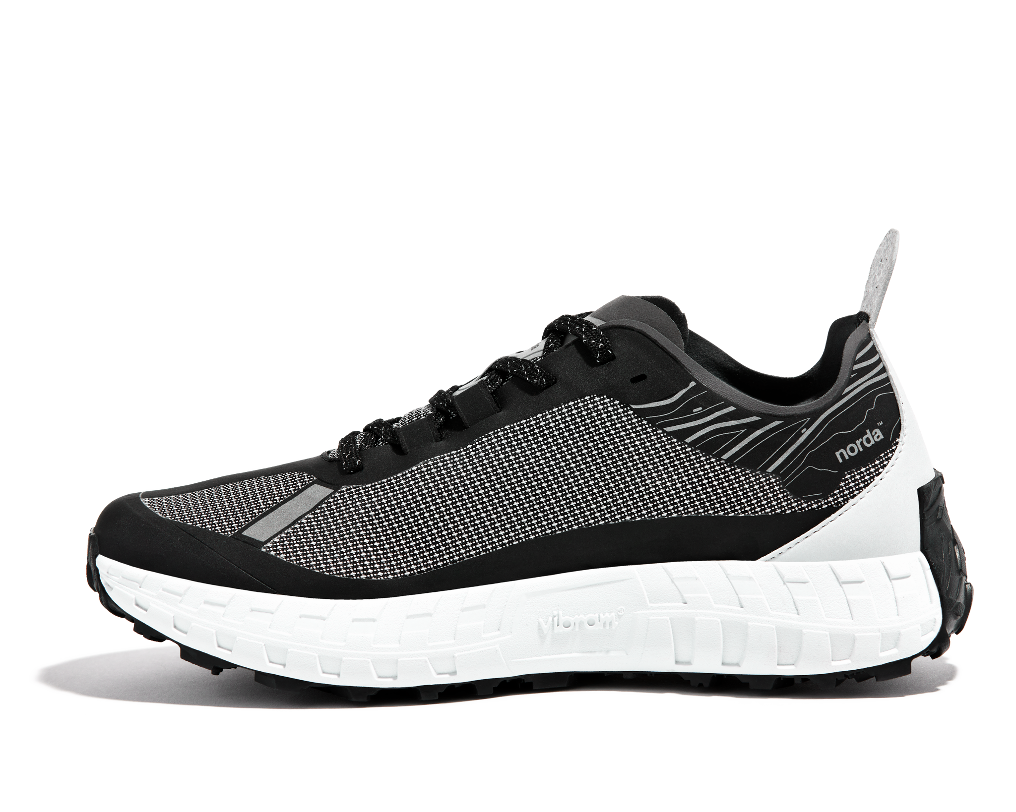 001 Core - Women by Norda in black and white with seamless Bio-Dyneema upper and Vibram sole for lightweight trail running and outdoor use