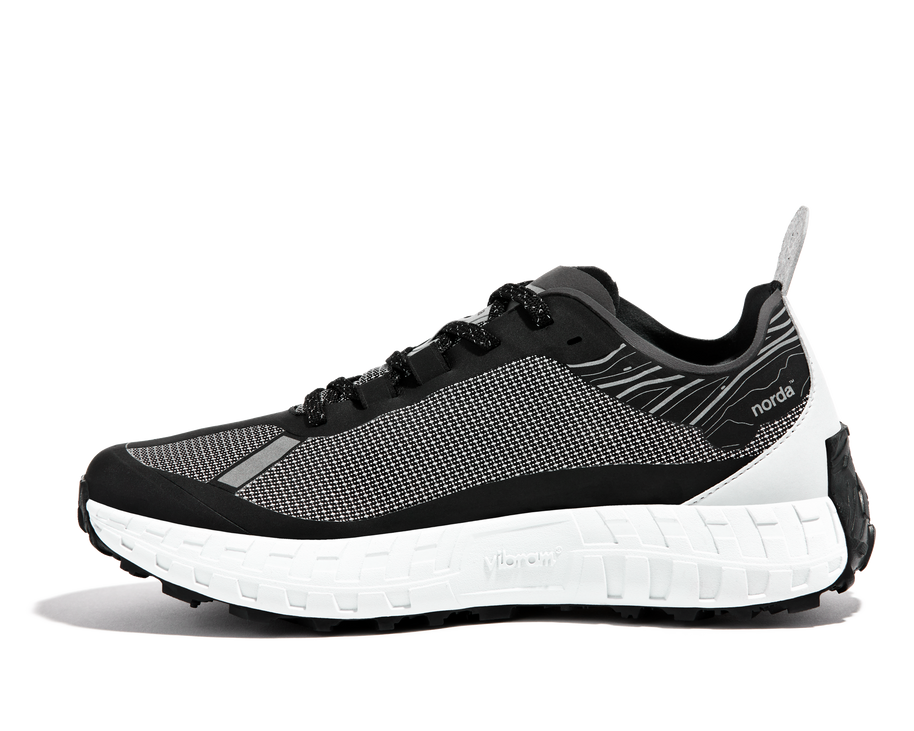 001 Core - Women by Norda in black and white with seamless Bio-Dyneema upper and Vibram sole for lightweight trail running and outdoor use
