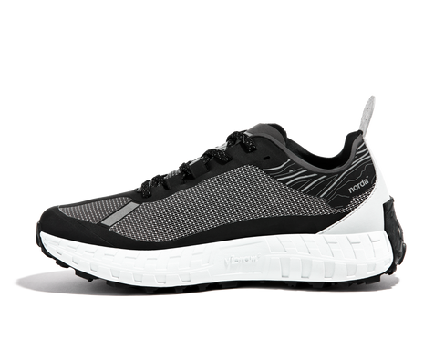 001 Core - Women by Norda in black and white with seamless Bio-Dyneema upper and Vibram sole for lightweight trail running and outdoor use