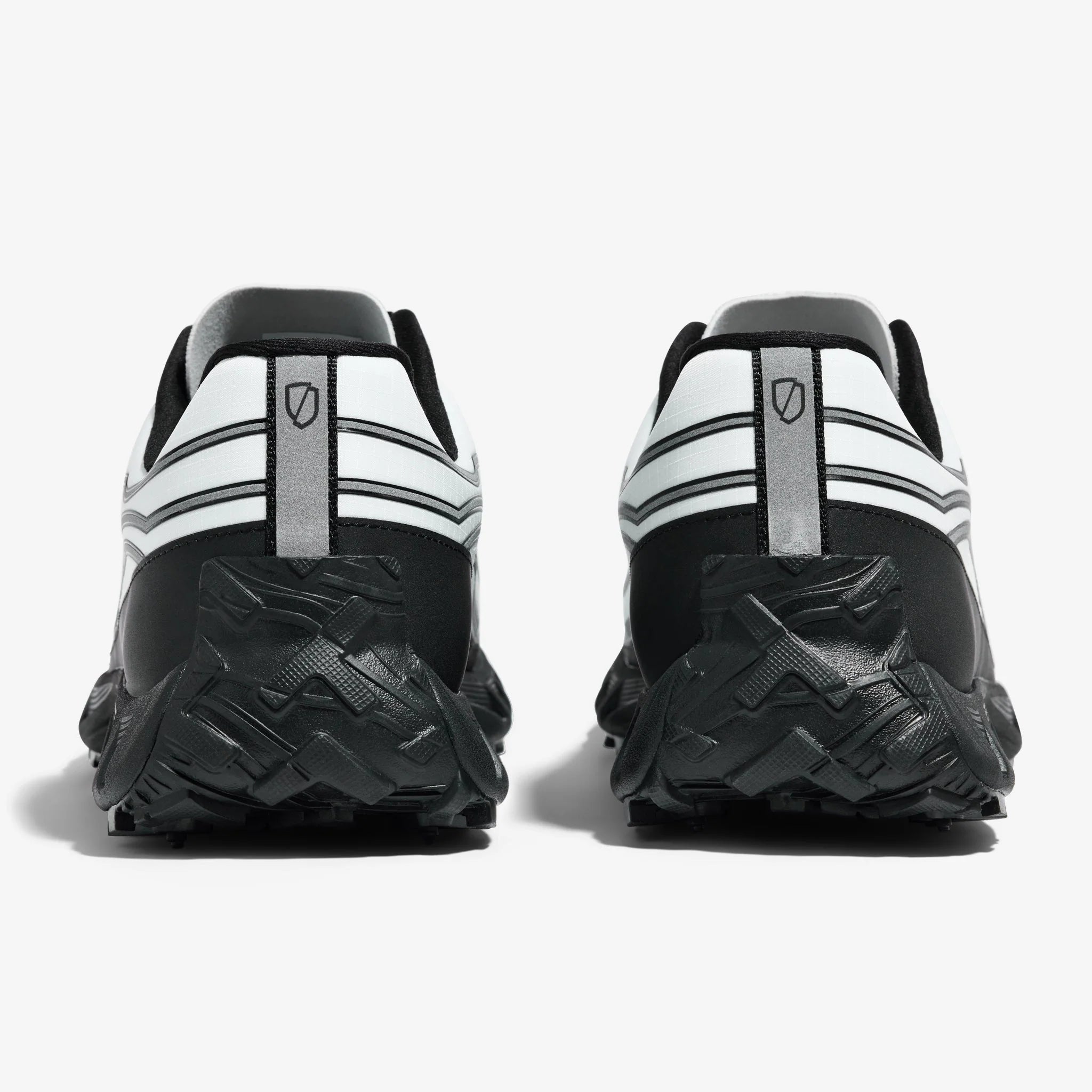 002 Core - Women by Norda in black and white with bio-based Dyneema®, low stack height, responsive trail running shoe for technical terrain and outdoor use