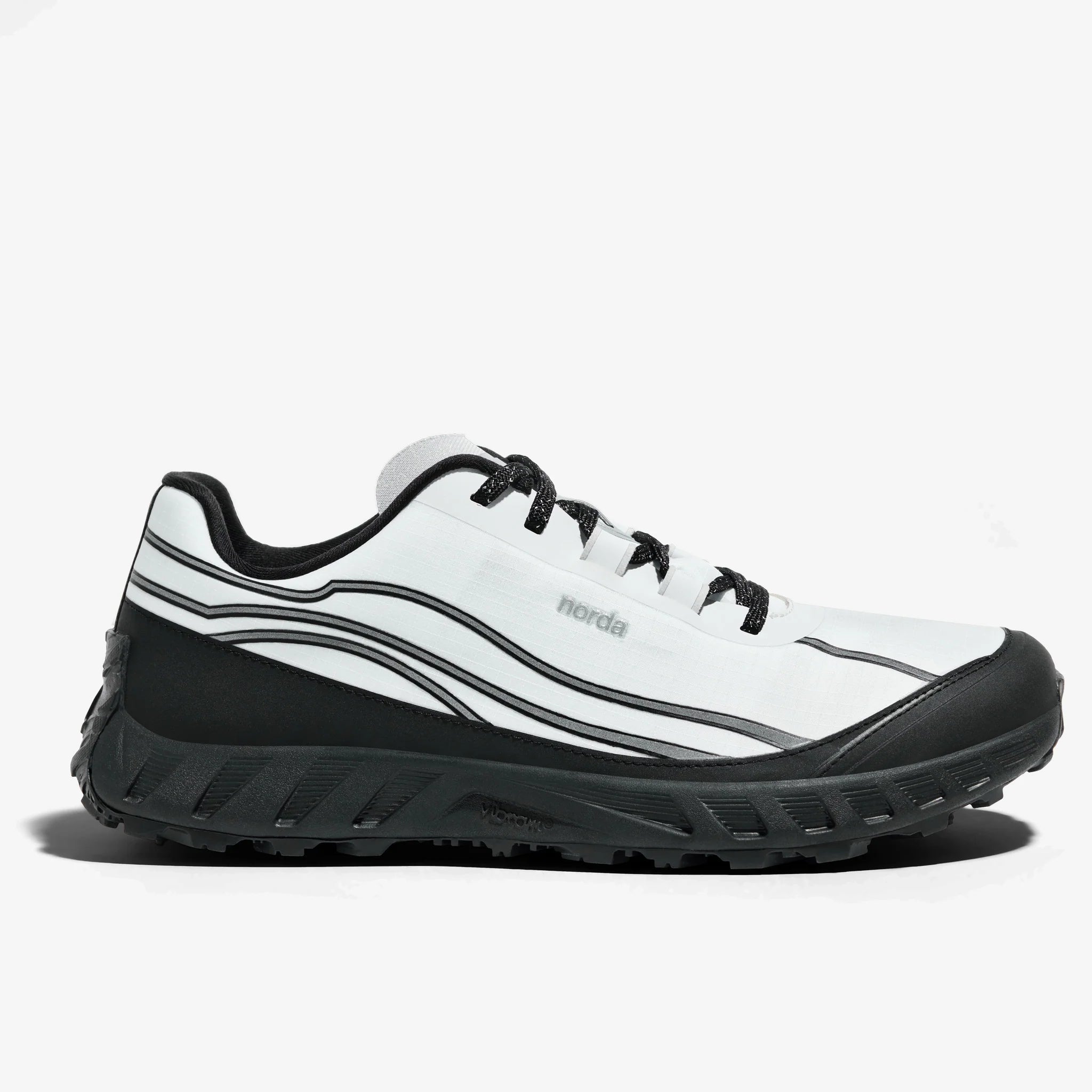 002 Core - Men by Norda in white and black, responsive trail running shoe with bio-based Dyneema® for technical terrain and ground feel