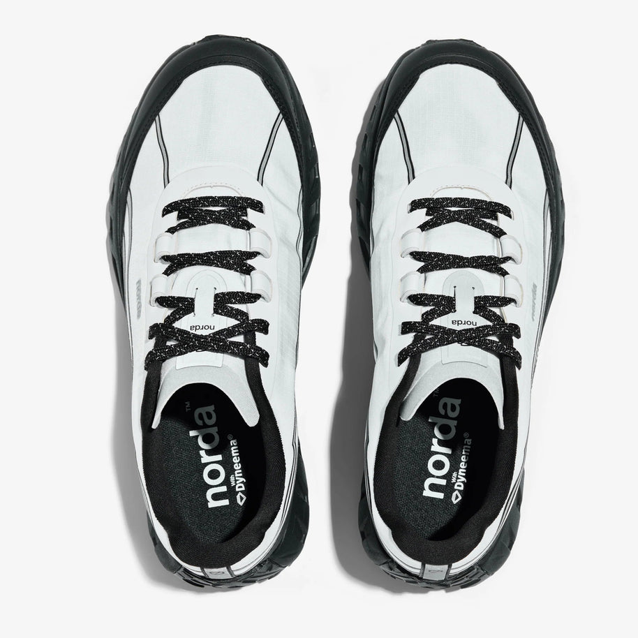 002 Core - Men by Norda in white and black, responsive trail running shoes with bio-based Dyneema® for technical terrain and increased ground feel