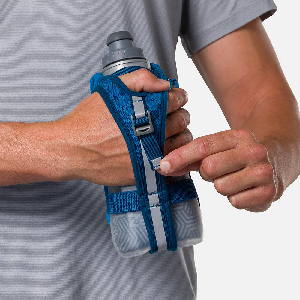 Speed Draw 2 18oz Insulted Flask by Nathan in blue with ergonomic carrier and power mesh pocket, keeps fluids cooler longer for running